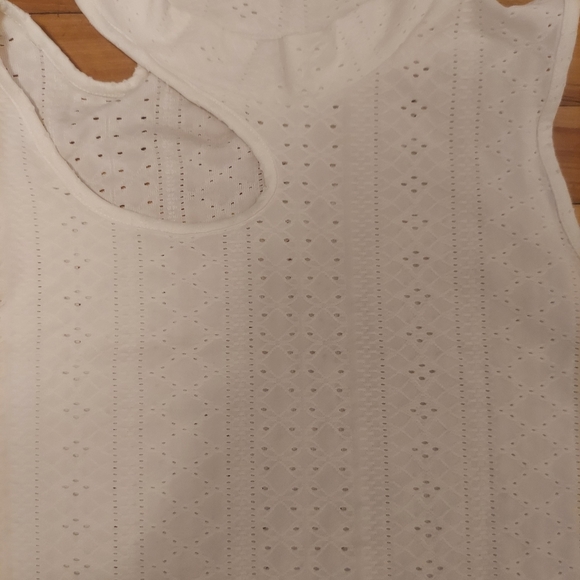 💥3/$25💥 Sexy Sleeveless Eyelet Embroidery Cutout Crop Top White size 2xl - Picture 4 of 5